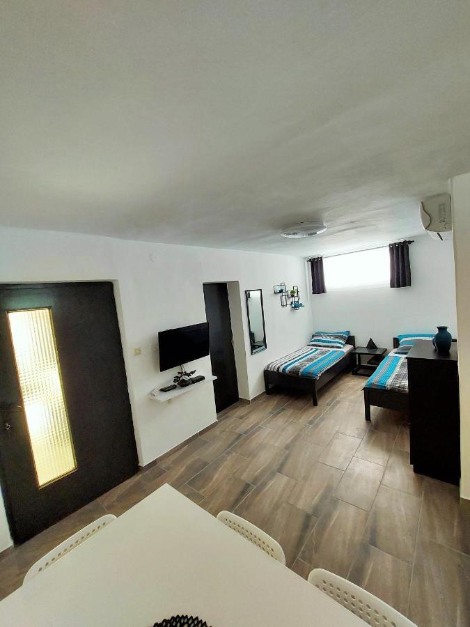 Apartments Maltasic Vir Buitenkant foto