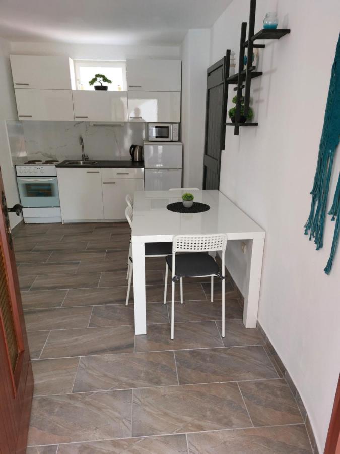 Apartments Maltasic Vir Buitenkant foto